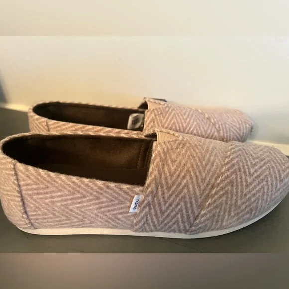 New Tom’s Alpagarta size 8.5 oatmeal brushed herringbone slip on flats - Picture 2 of 4